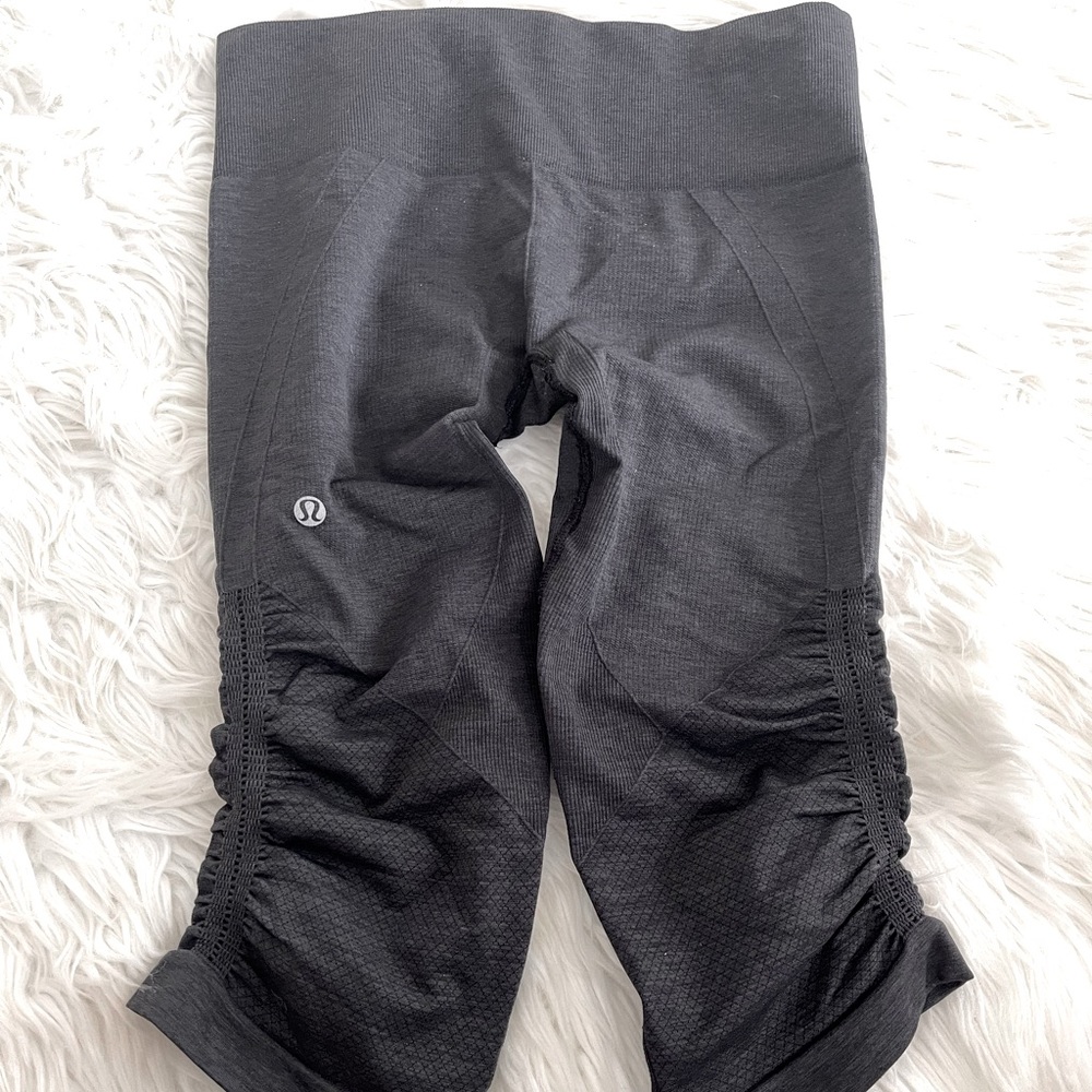 17” cropped leggings. High waisted Everlux fast drying fabric.